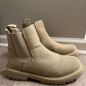Stylish Tan Chelsea Boots